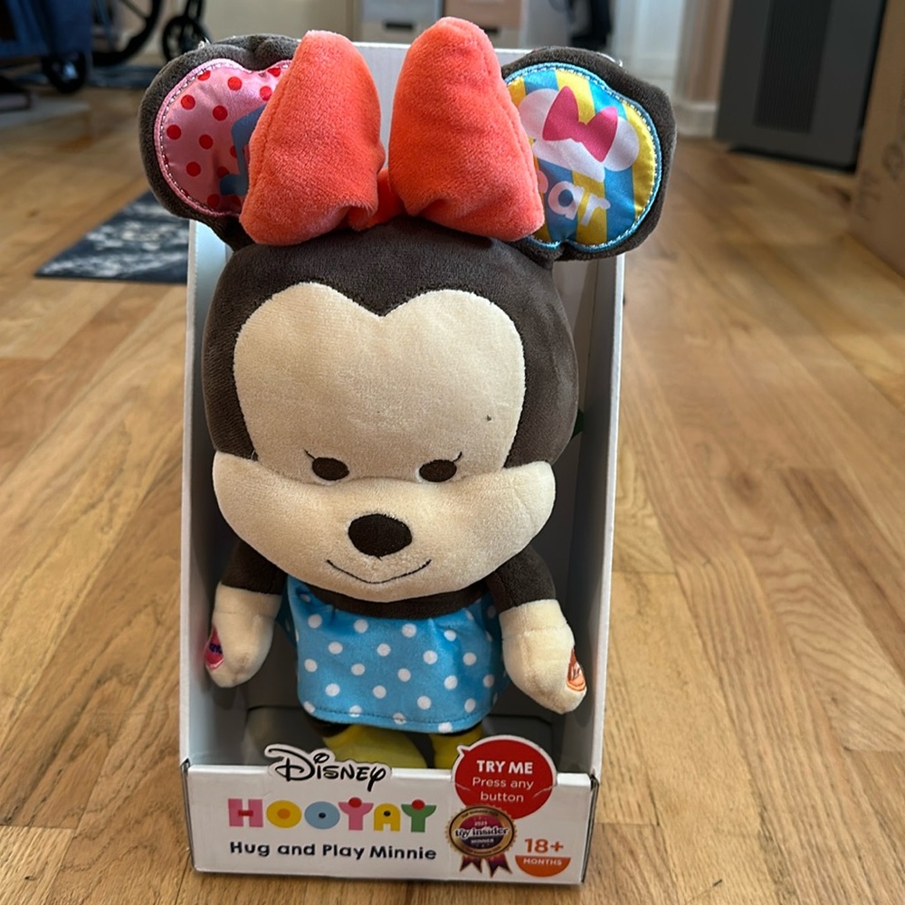 Hug and play Minnie doll